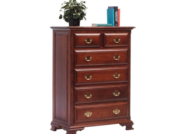 Victoria's Tradition Chest of Drawers